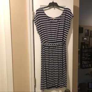 Cap sleeve- cinched waist- navy white dress